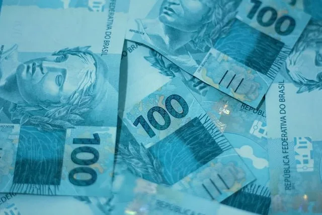 Brasileiros têm mais de R$ 6 bilhões a receber pelo Banco Central 7 Brasileiros têm mais de R$ 6 bilhões a receber pelo Banco Central