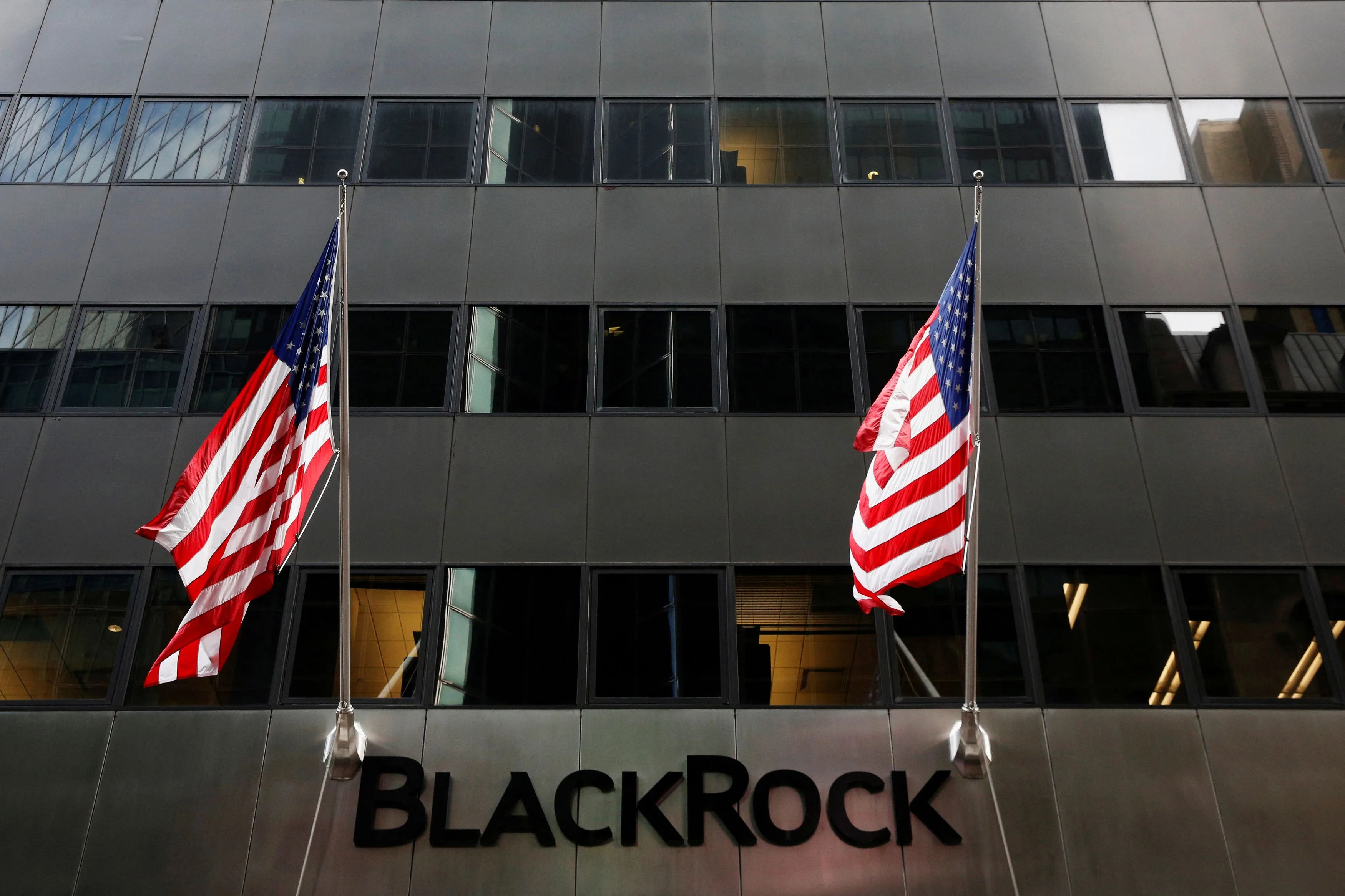 BlackRock chega à B3 com BDR de ETF de Bitcoin 1 Fachada da gestora BlackRock nos EUA. Foto: REUTERS/Brendan McDermid