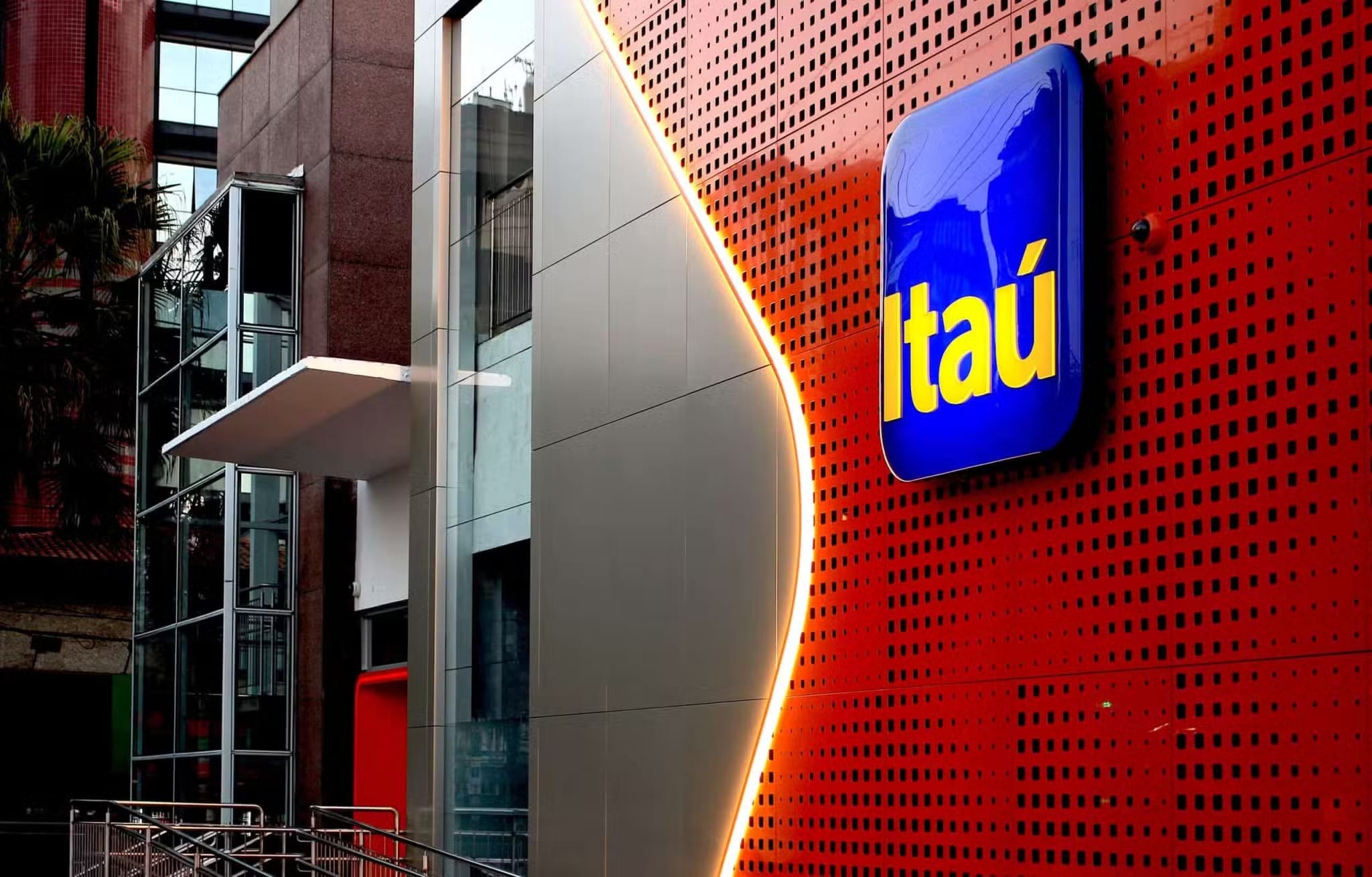 Itaú avalia lançar stablecoin própria.